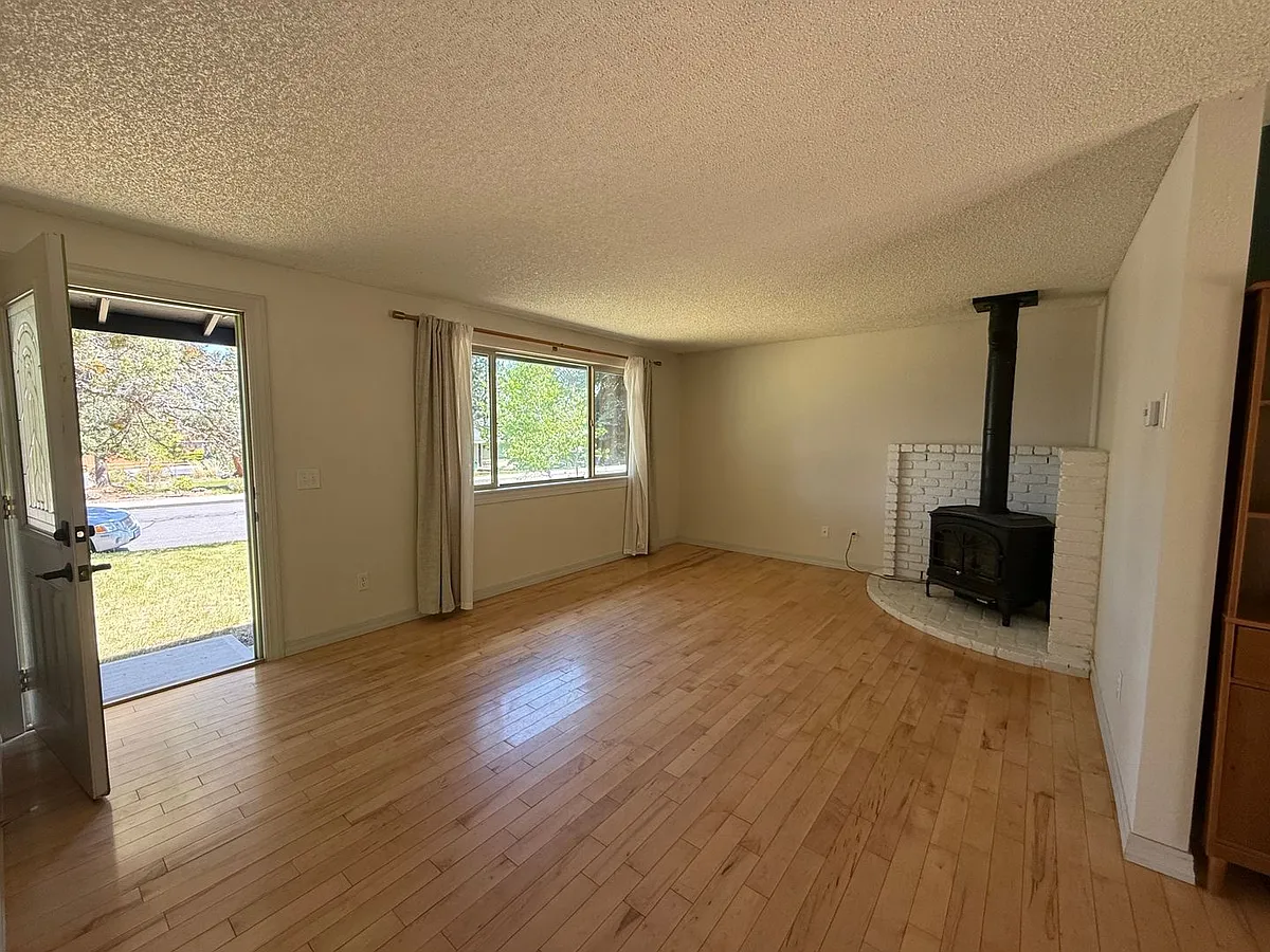Building Photo - 903 SE Morton Ct