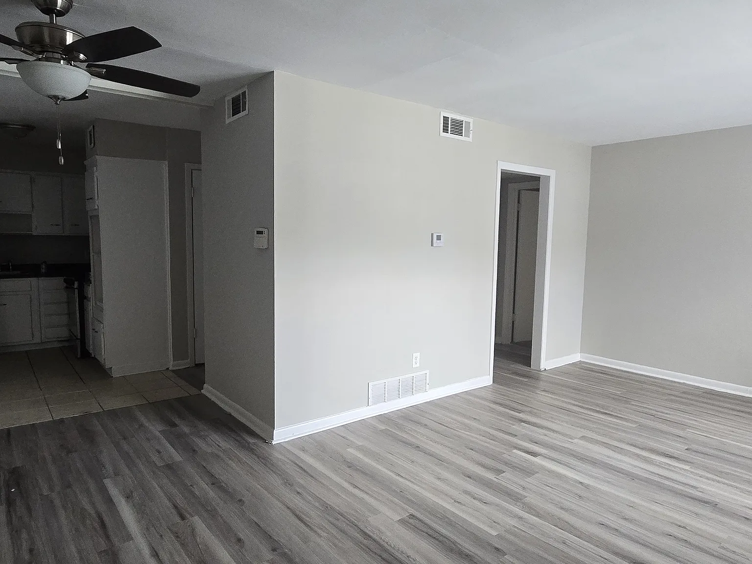 2 bed, 880 sqft, $1,000 — Photo 2