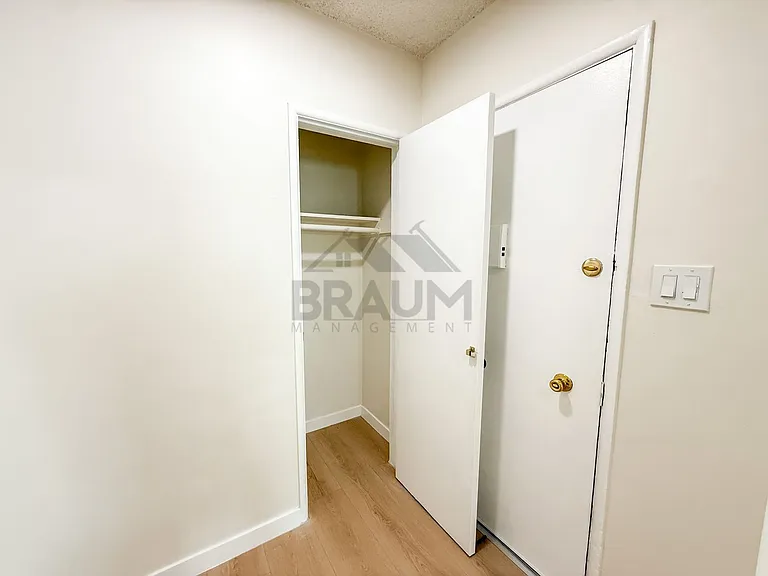 13129 OXNARD ST. — Photo 4