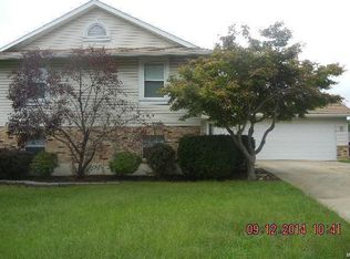 1106 Holly Springs Trl, Saint Peters, MO 63376