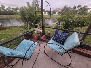 810 SW 113th Ter, Pembroke Pines, FL 33025