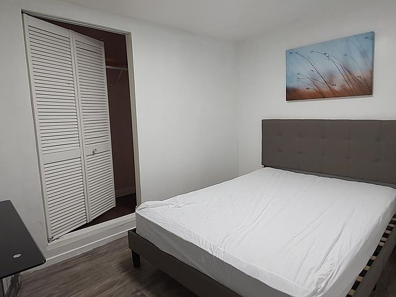 4th image of 1628 Batson Ave #2