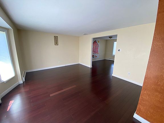 4th image of 319 Cottonwood Dr