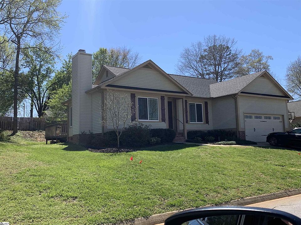 1st image of 301 Waterbury Ct