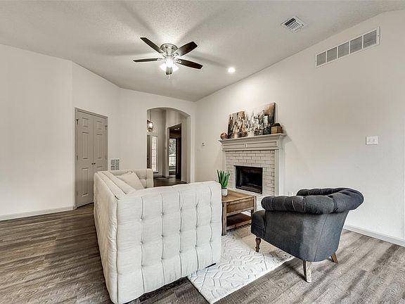 5th image of 2917 Coventry Ln