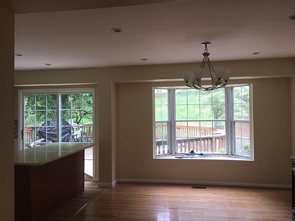 Breakfast bar and dining area
