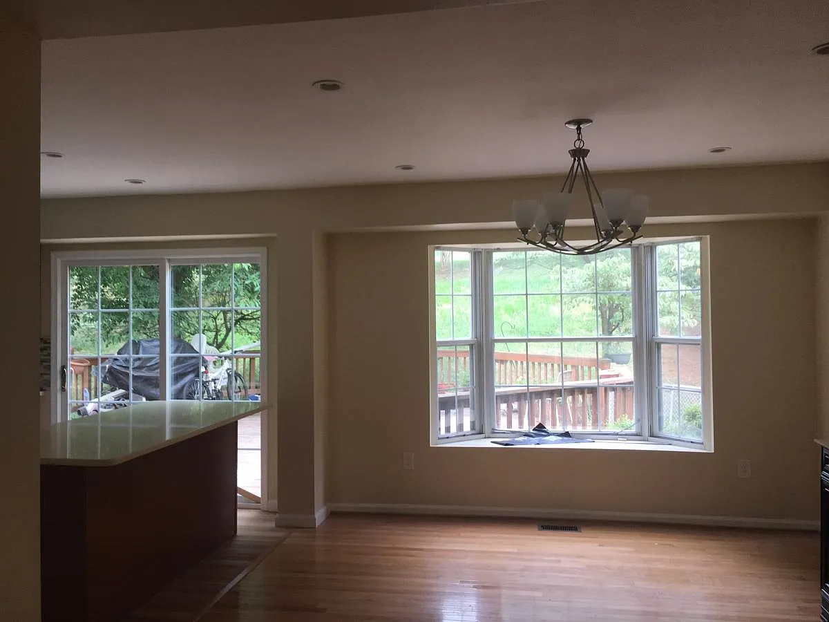 Breakfast bar and dining area - 3620 Turbridge Dr