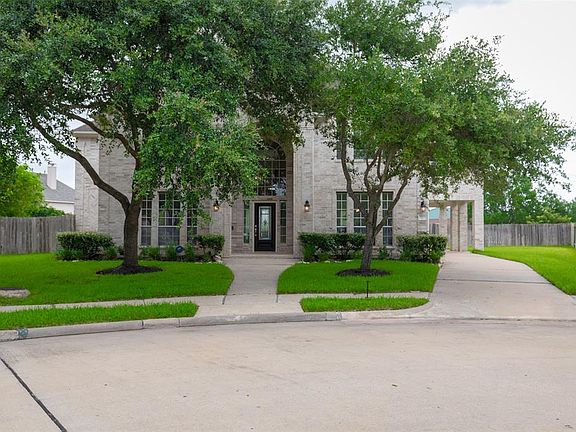2nd image of 5906 Briar Hill Ct