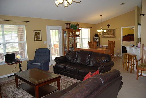 3rd image of 2154 Chatsworth Dr