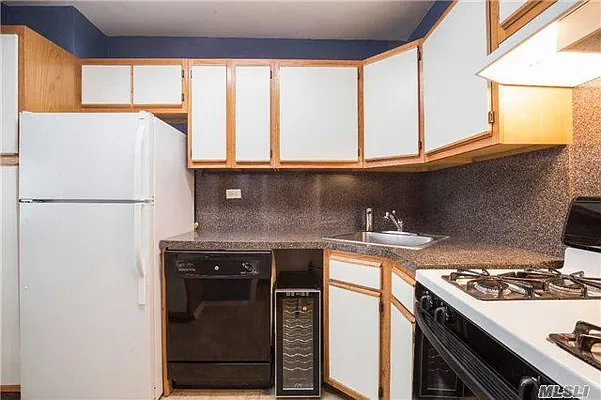 Sold by Douglas Elliman | media 22