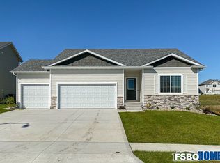 9117 Cody Dr, West Des Moines, IA 50266