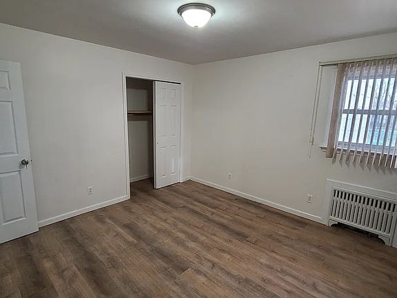2nd image of 210 Dongan Hills Ave