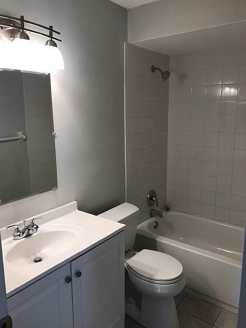 2nd image of 3073 Belcher Rd #3