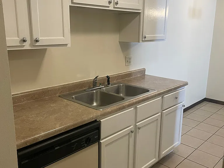 Pinecrest Apartments — Photo 20