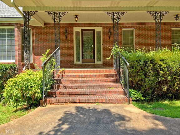 2nd image of 2110 Castle Lake Dr