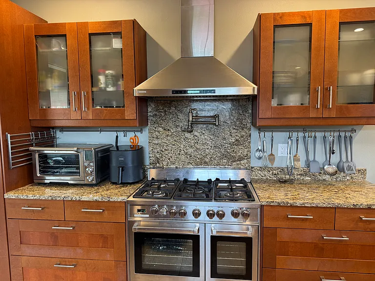 240 W 5th St — Photo 7