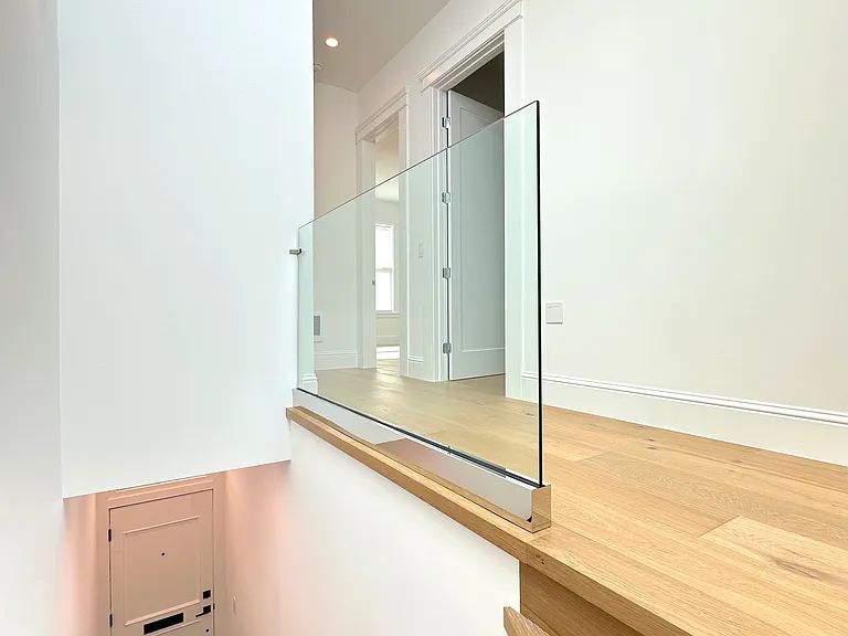 576 Chestnut St — Photo 31