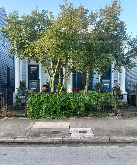1918 1/2 Dauphine St — Photo 1