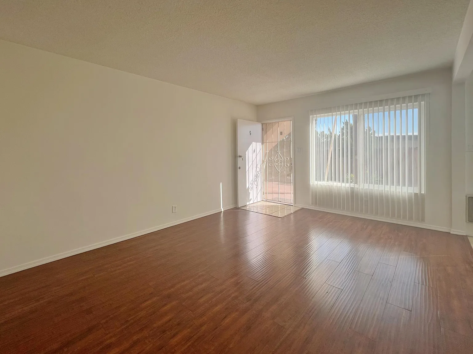 860 Brightwood St — Photo 3