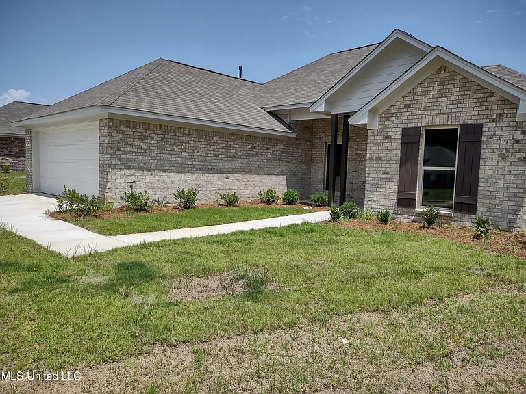 560 Silver Hill Dr — Photo 1
