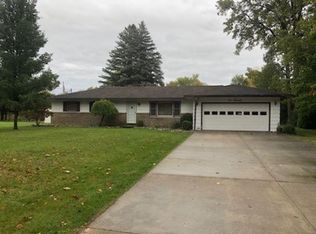 670 Point Dr, Clare, MI 48617