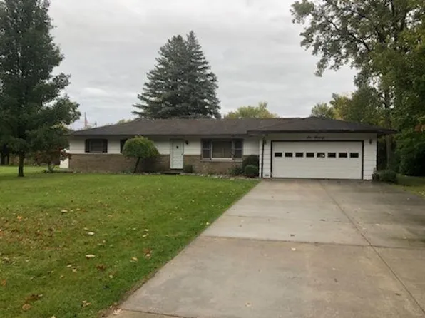 670 Point Dr, Clare, MI 48617