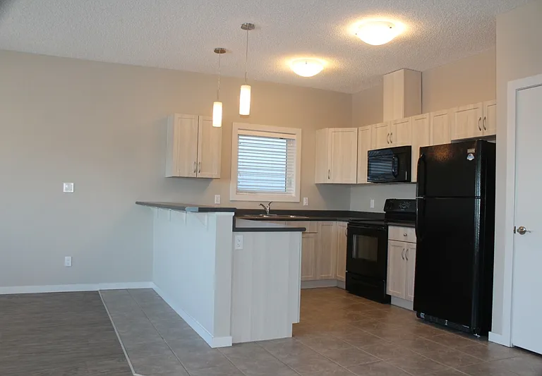 3940 Claxton Loop SW #A — Photo 2