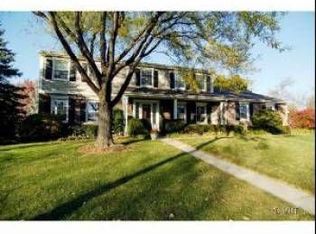 281 Balmoral Dr, Barrington, IL 60010