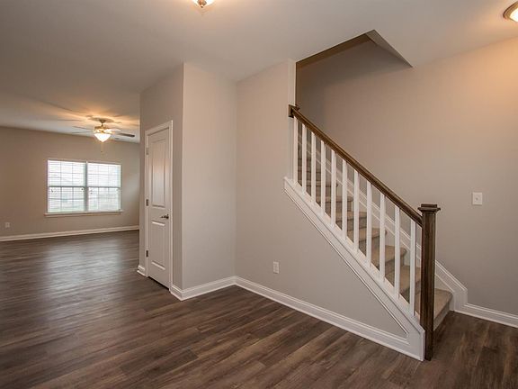 3rd image of 453 White Oak Trce