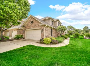 815 King Henry Ln, Saint Charles, IL 60174