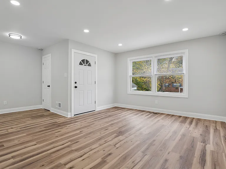 527 Homestead Rd #B — Photo 2