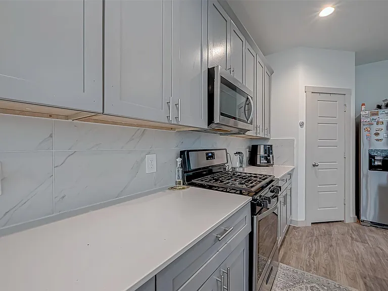 6850 Amber Cliff Ln — Photo 20