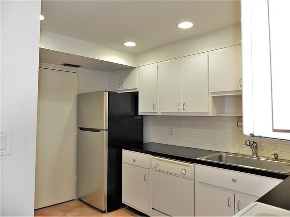 2nd image of 4350 Hillcrest Dr APT 615