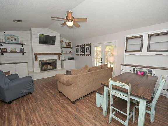 3rd image of 229 Caledonia Dr
