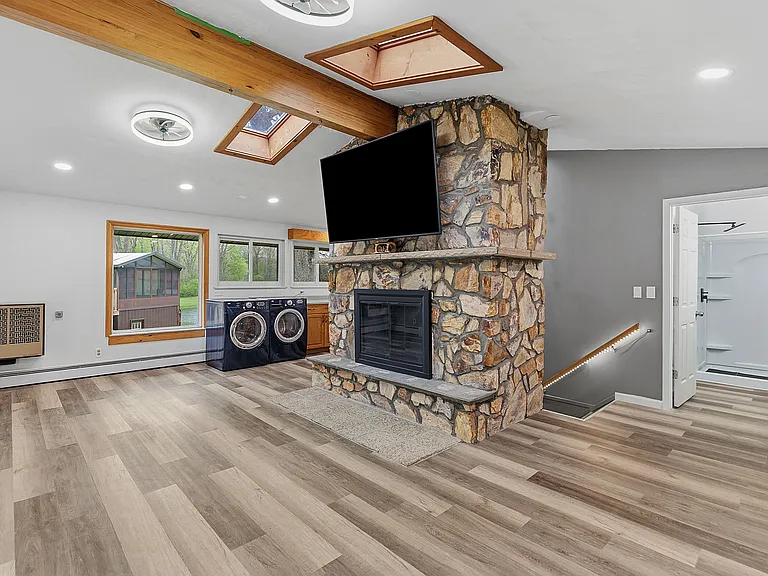 1392 Maple Grove Rd — Photo 20