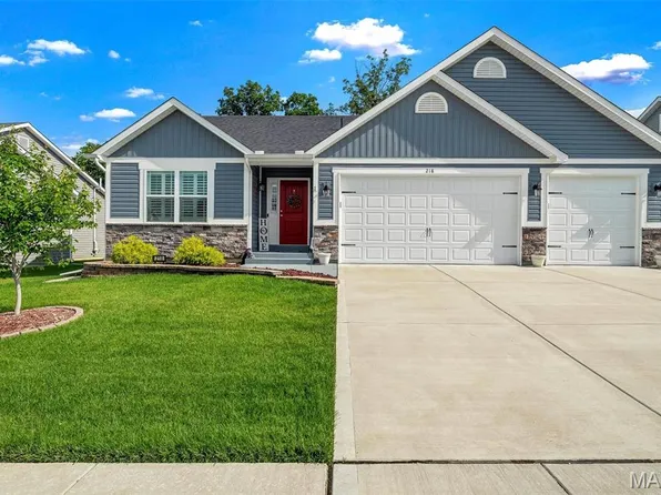 218 W Pine Creek Ct, Wentzville, MO 63385