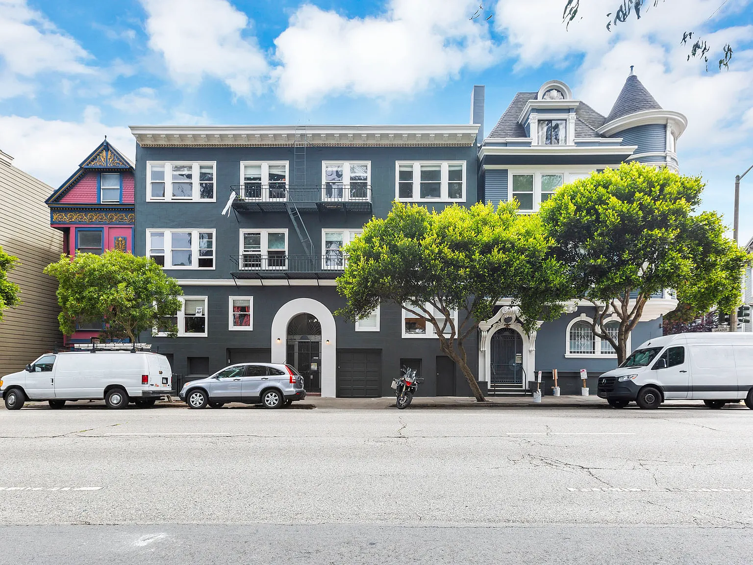 Oak Shrader Apartments — Photo 2