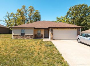 103 Oakmont Dr, Waynesville, MO 65583