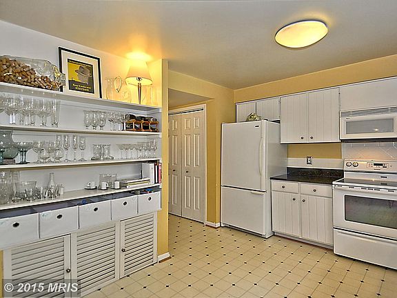 4th image of 3872 University Dr