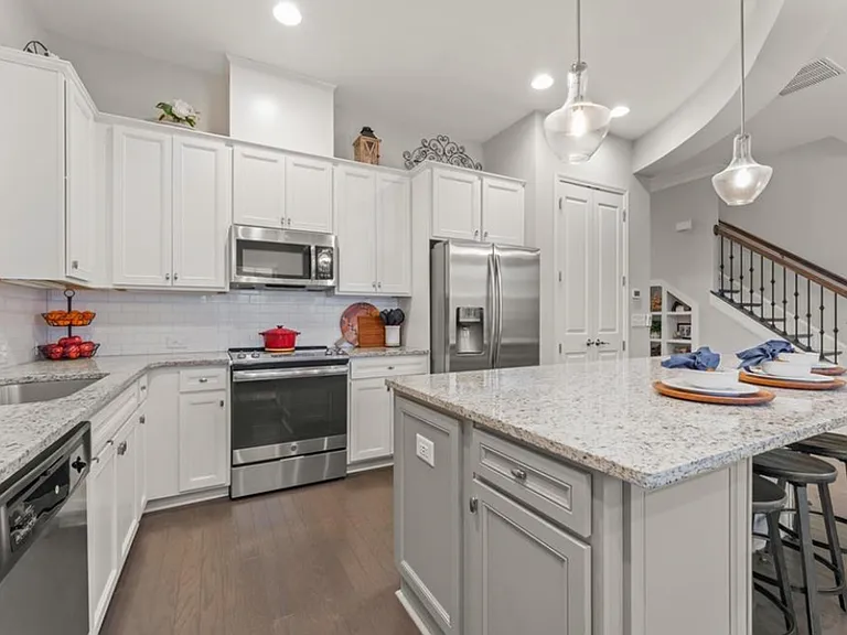 405 Cranleigh Rdg SE #405 — Photo 2