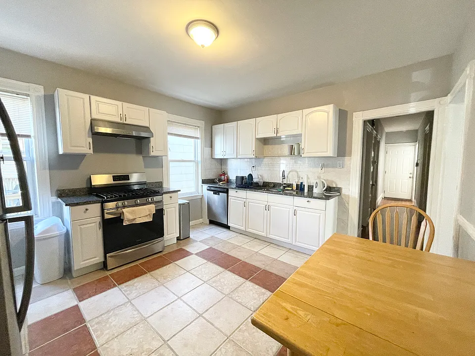 9 Taft St #2L