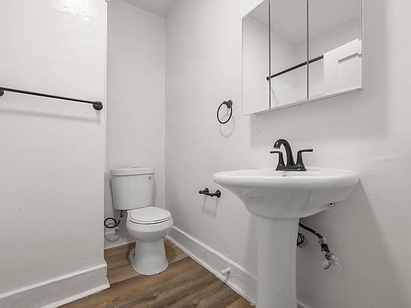 4th image of 1143 W 17th St #C15