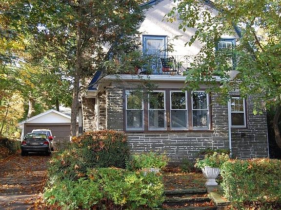 2nd image of 753 Lawson Ave #B
