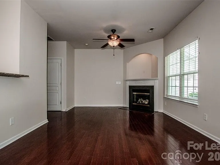 11133 Aprilia Ln — Photo 5