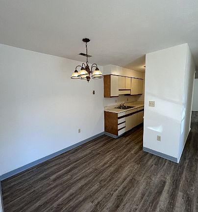 5th image of 853 E Washington Ave #B7