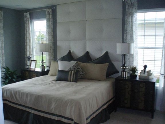 2924 Hillcrest Circle