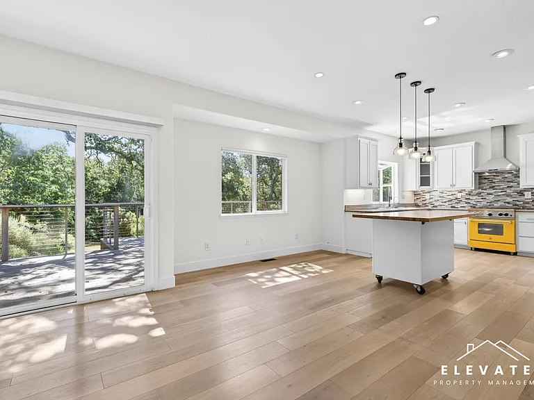 9400 Chalk Hill Rd — Photo 13