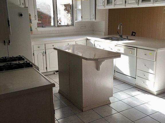 5th image of 7009 Church St