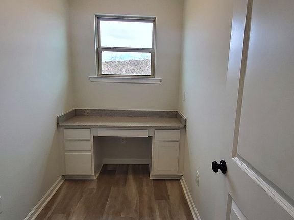 4th image of 102 Bayhill Ct
