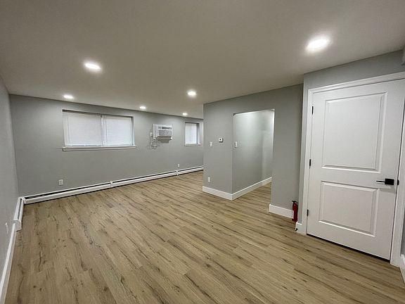 4th image of 730 Main St APT C4